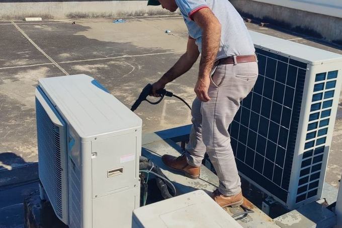 HVAC Maintenance — Shopping Mall — equipment photograph